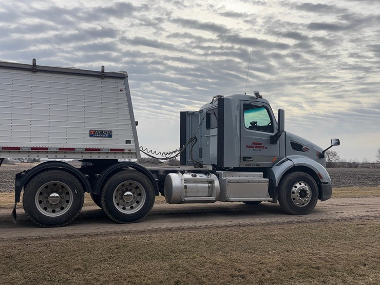 2015-peterbilt-579-image-3