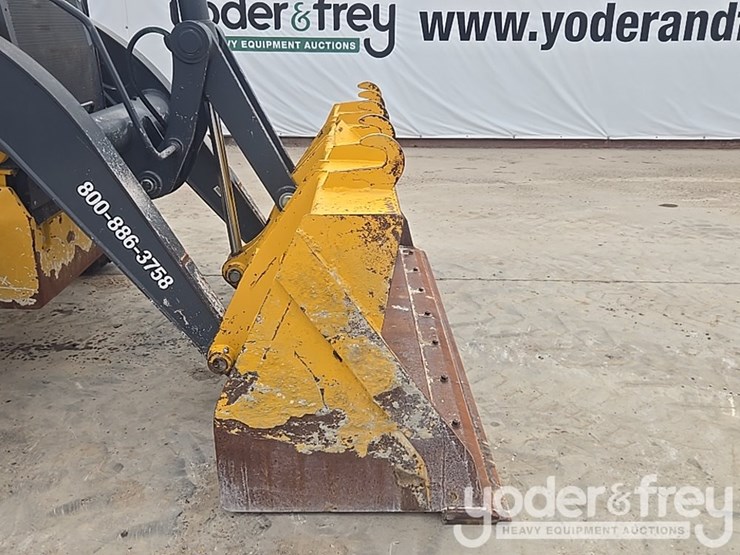 2021-deere-410l-image-22