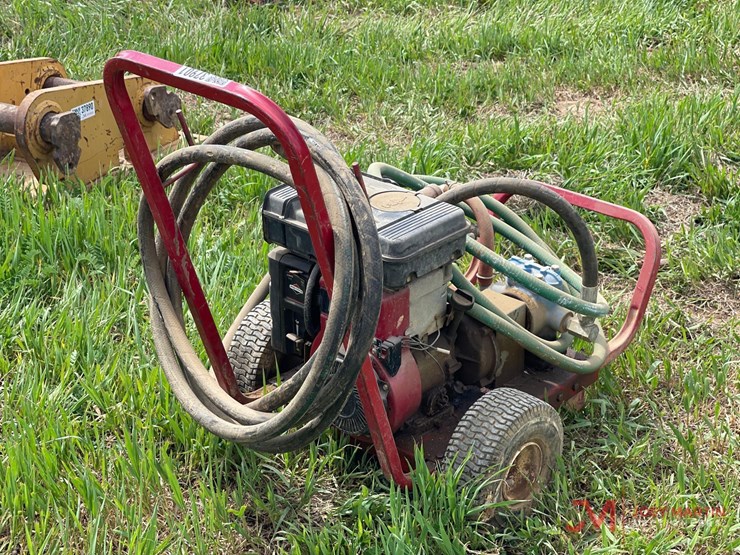 industrial-plus-133452-water-pump-w/-brigss-&-stratton-gas-engine-image-2