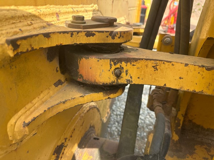 2006-deere-750j-lgp-image-24