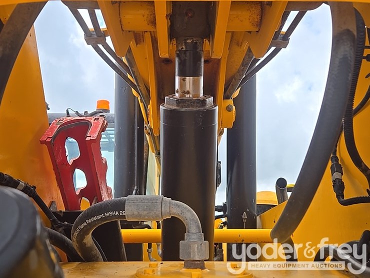 2017-jcb-510-56-image-43