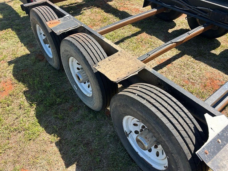 2009-john-deere-640d-image-11