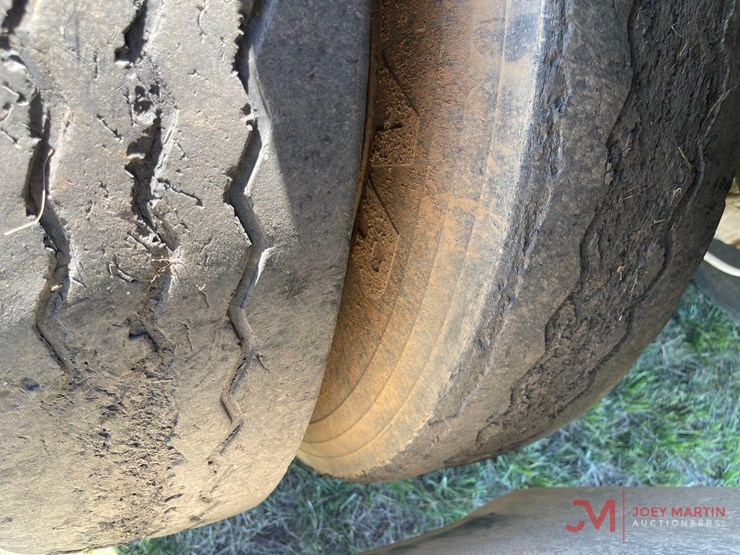 1984-mack-rd686s-image-11