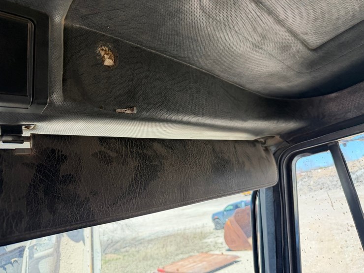 1995-mack-cl713-image-57