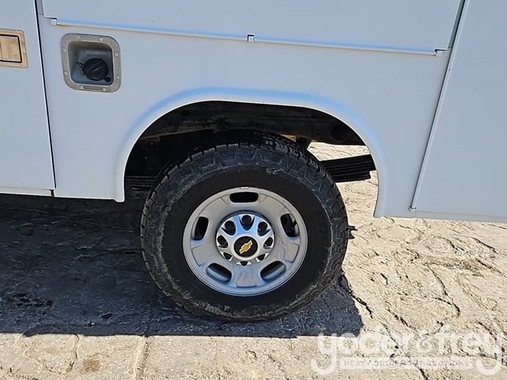 2022-chevrolet-2500hd-image-12