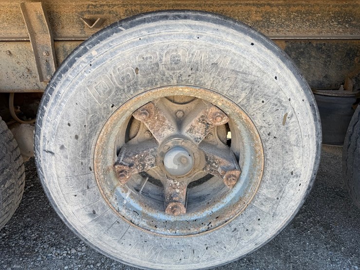 1995-mack-cl713-image-86