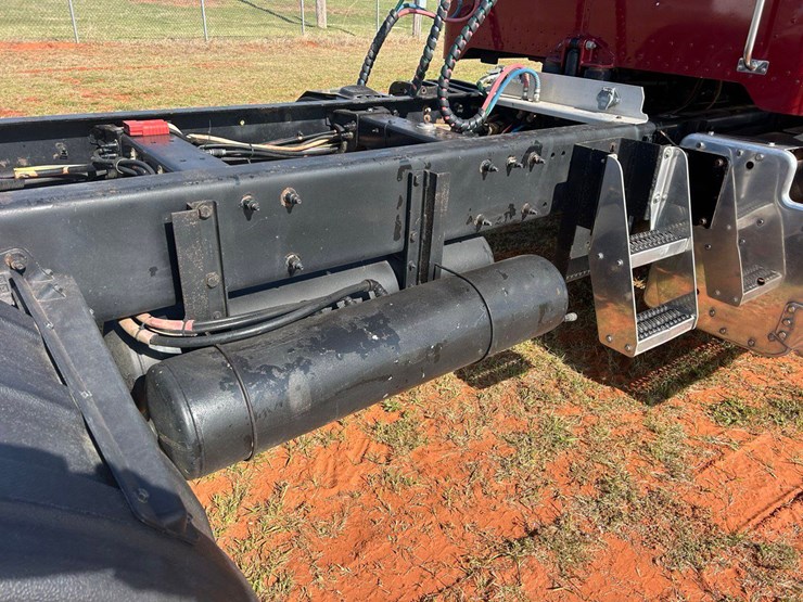 2012-peterbilt-386-image-36