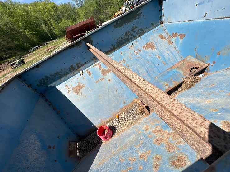 #1404-•-blue-spred-fertilize-buggy-image-6