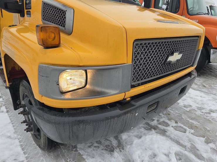 2005-massey-ferguson-8-image-9