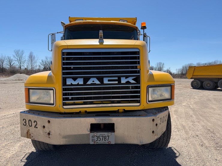 1995-mack-cl713-image-8