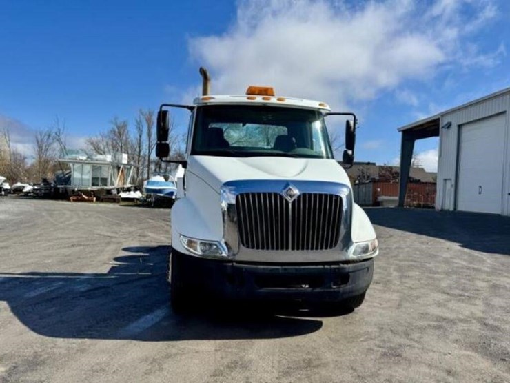 2004-international-8600-image-3