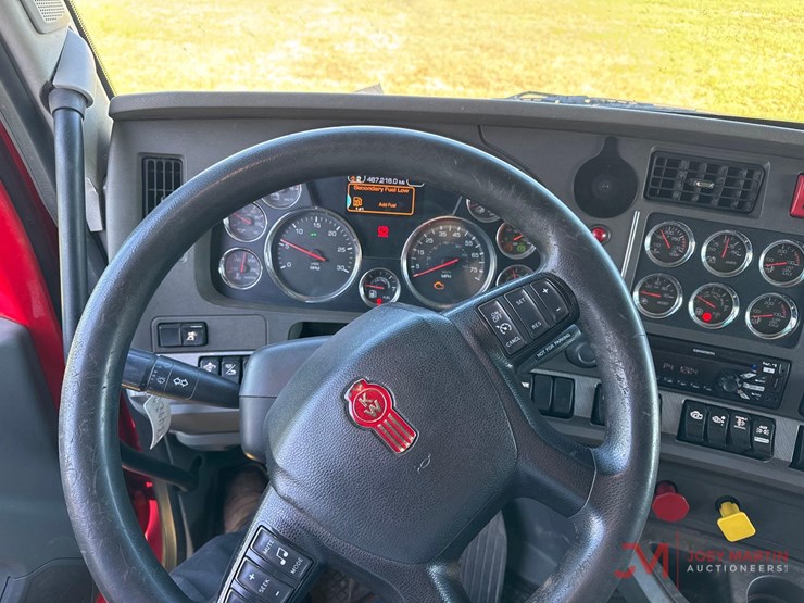 2017-kenworth-t880-image-39