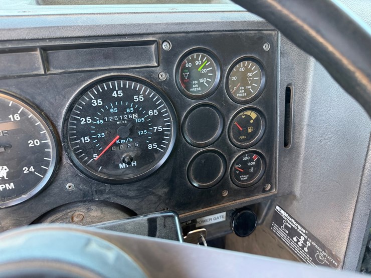 1995-mack-cl713-image-47
