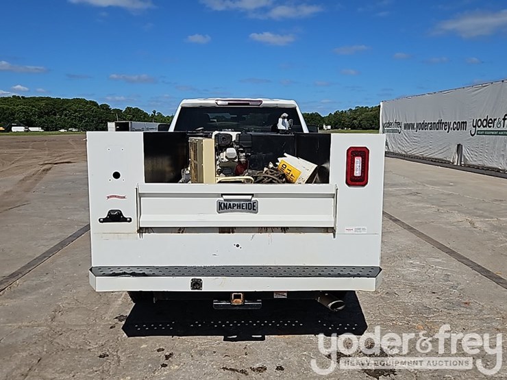 2022-chevrolet-2500hd-image-13