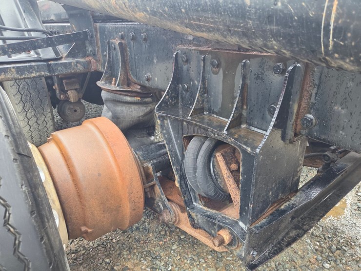 1995-peterbilt-357-image-47