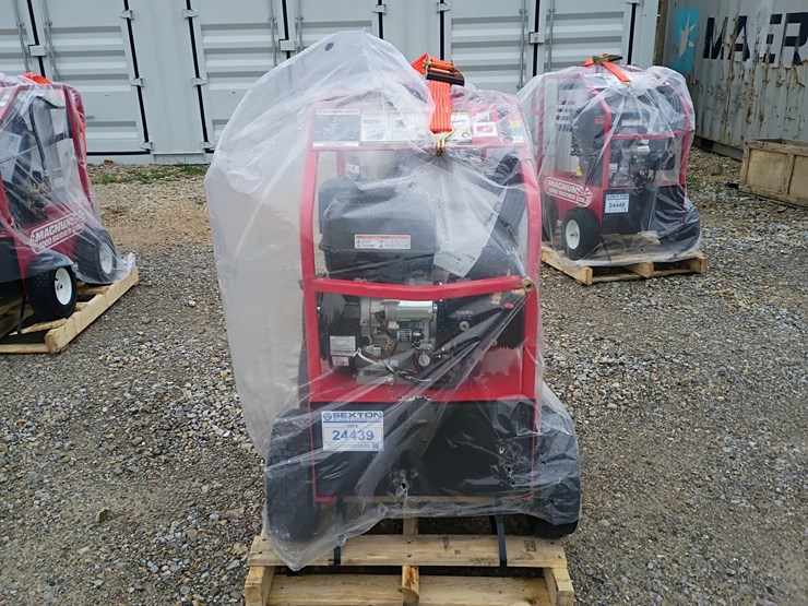 #24437-•-2026-magnum-4000-series-gold-hot-pressure-washer-image-3