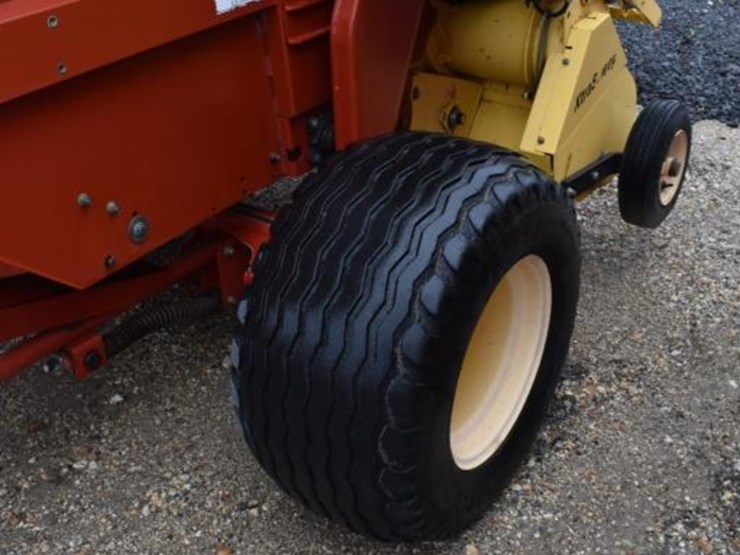 new-holland-br7090-image-11