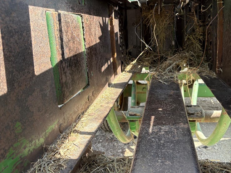 john-deere-336-image-15