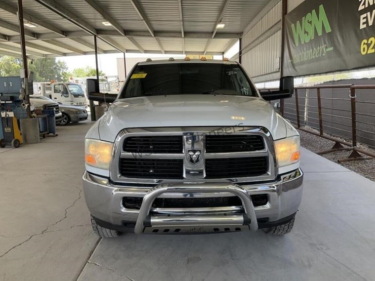 2012-dodge-3500-image-3