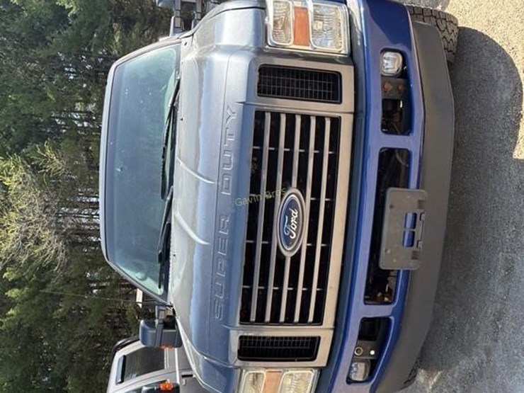 2001-ford-excursion-image-2