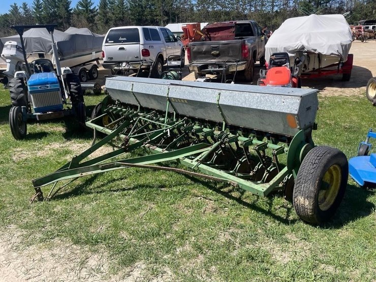 john-deere-12-image-1