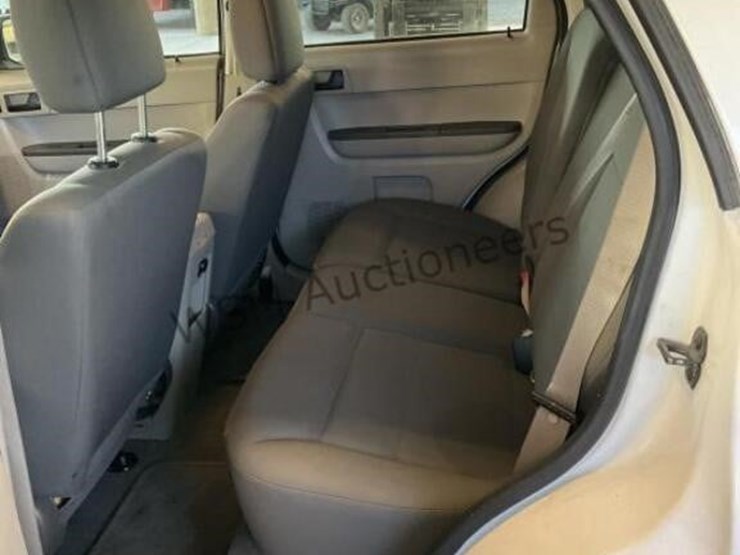 2011-ford-escape-xls-image-24