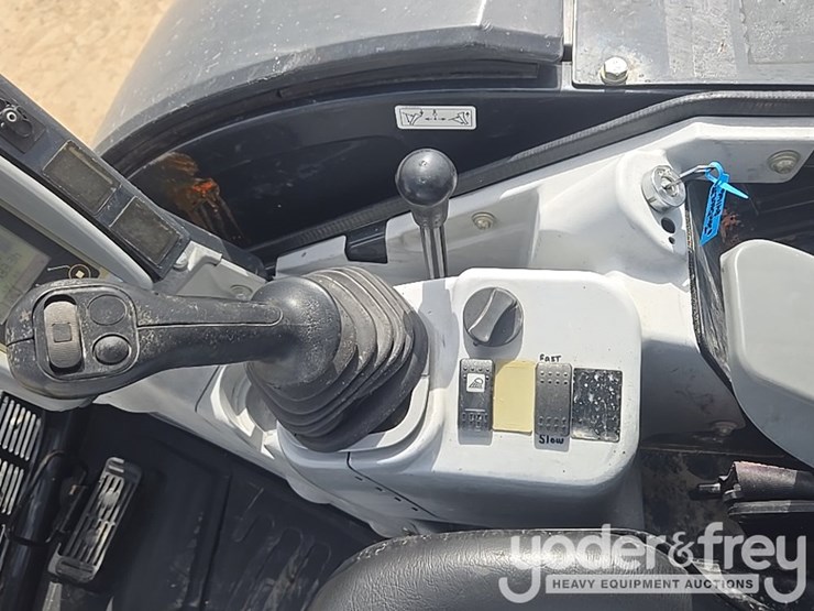 2019-deere-35g-image-58