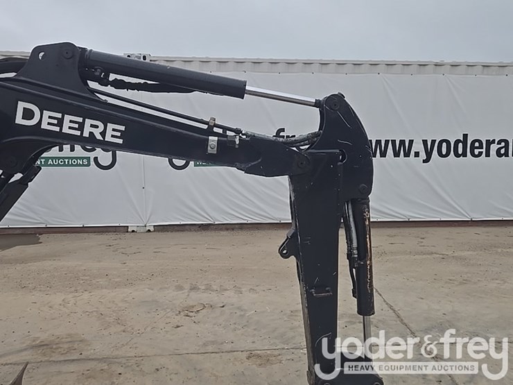 2022-deere-17g-image-33