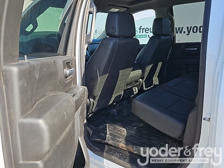 2022-chevrolet-2500hd-image-18