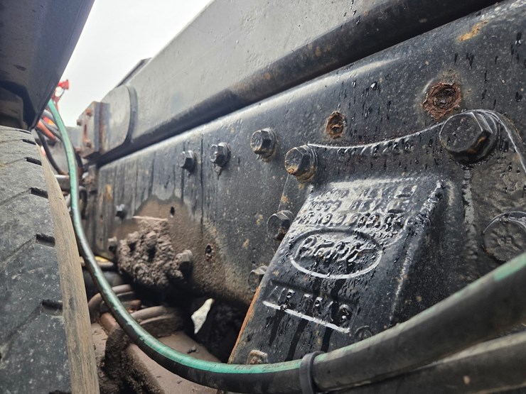 1995-peterbilt-357-image-49