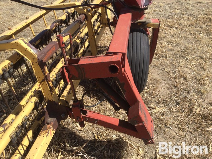 new-holland-216-image-16