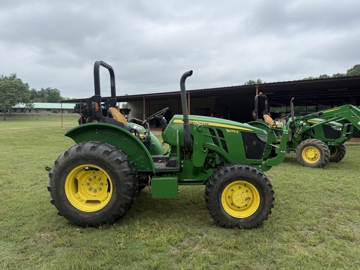 2020-john-deere-5075e-image-4