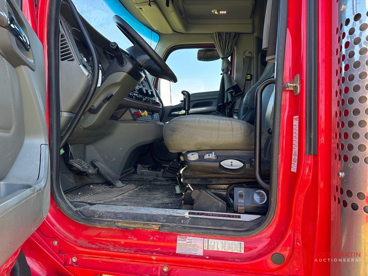 2017-kenworth-t880-image-33