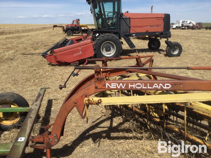 new-holland-260-image-10