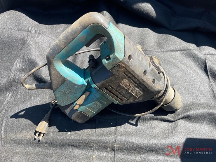 makita-electric-hammer-drill-image-2