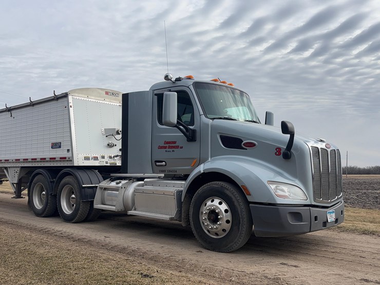 2015-peterbilt-579-image-4