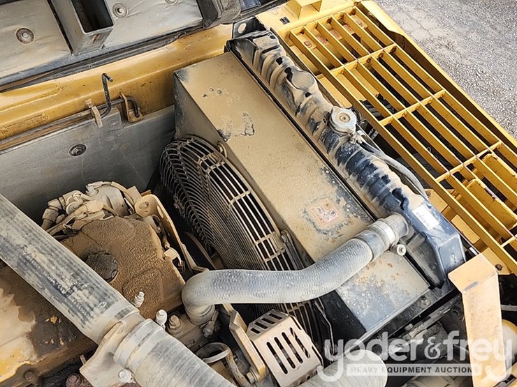 2005-caterpillar-330-image-43