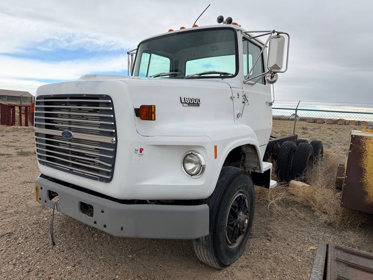 1990-ford-l8000-image-2