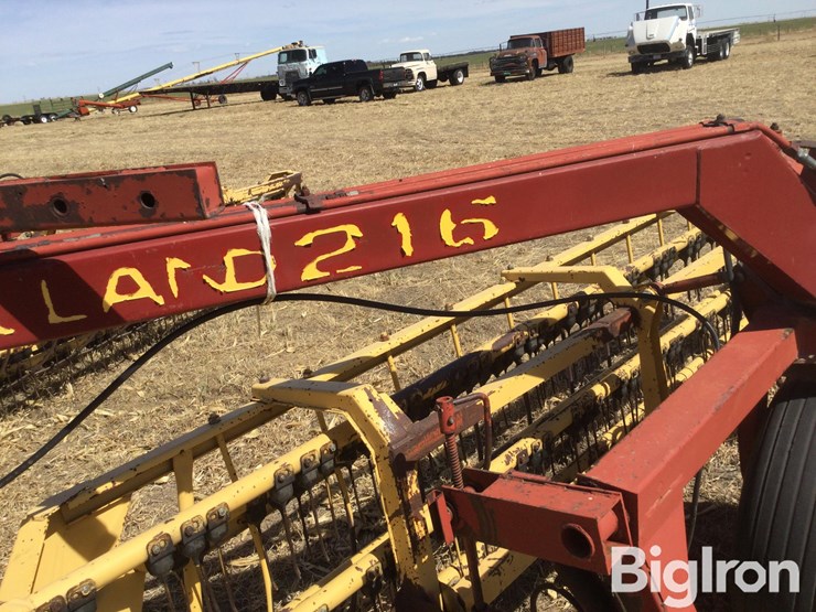 new-holland-216-image-15