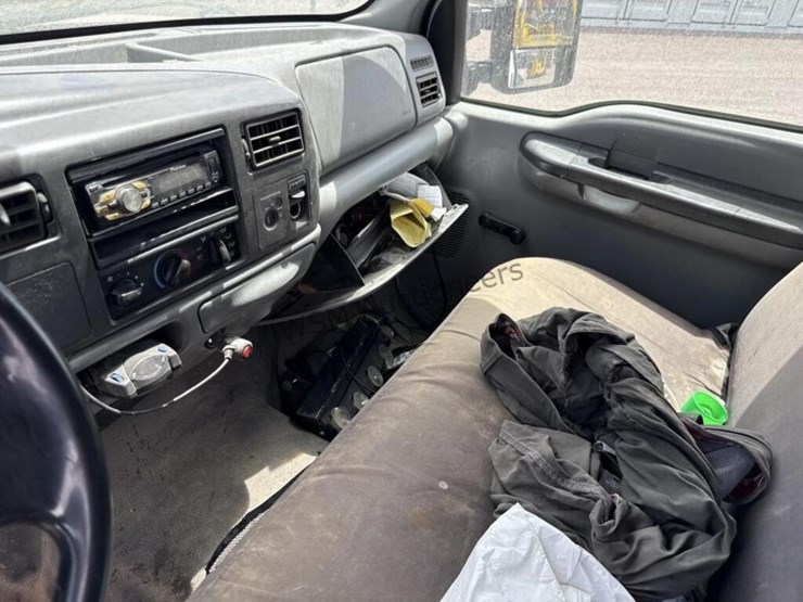 2002-ford-f550-image-18