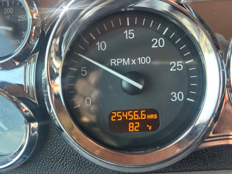 2012-peterbilt-386-image-30