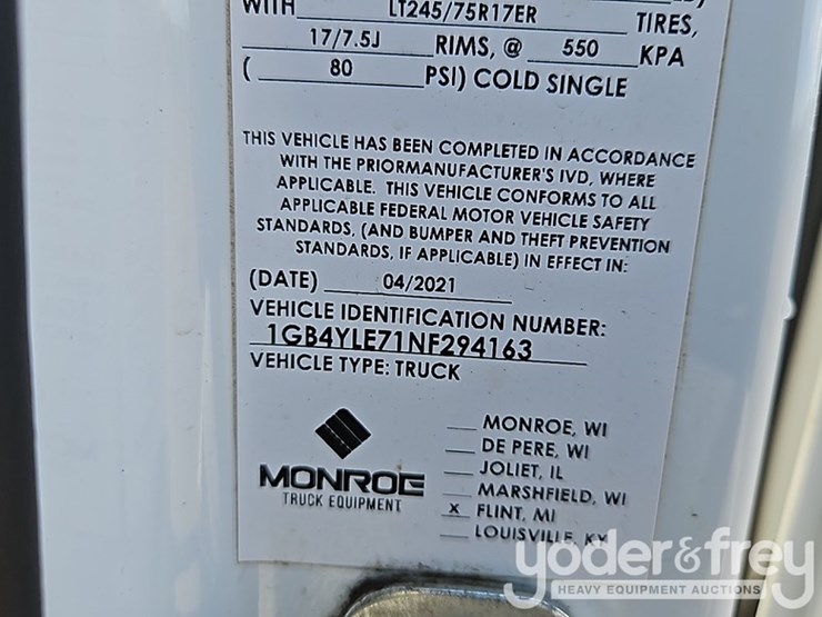 2022-chevrolet-2500hd-image-35