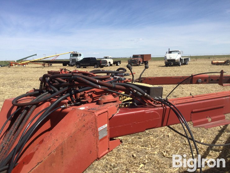 new-holland-216-image-14