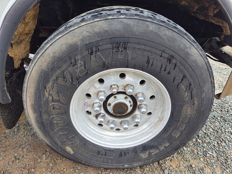 1995-peterbilt-357-image-90