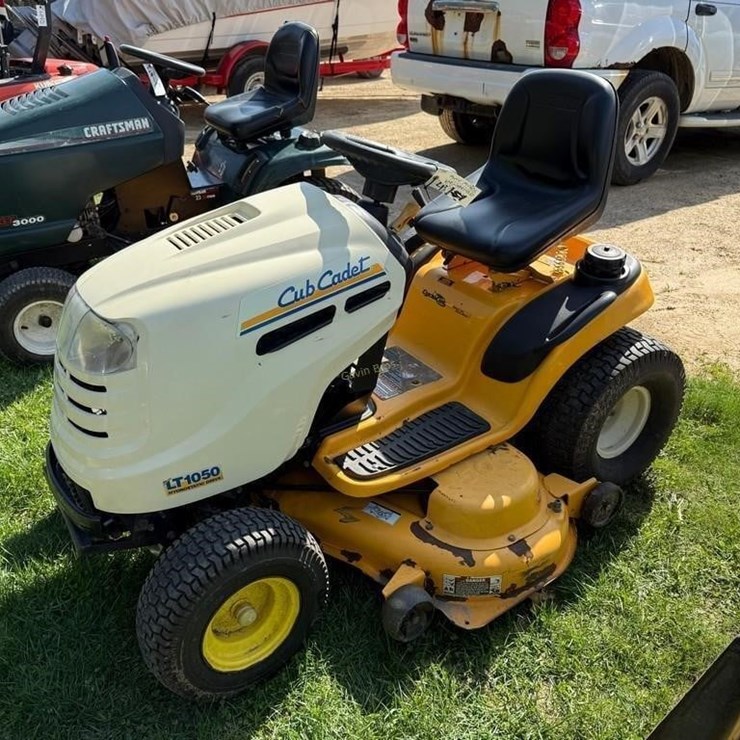 CUB CADET LT1050