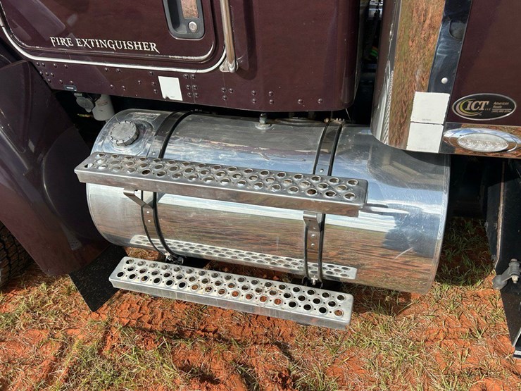 2009-kenworth-t300-image-15