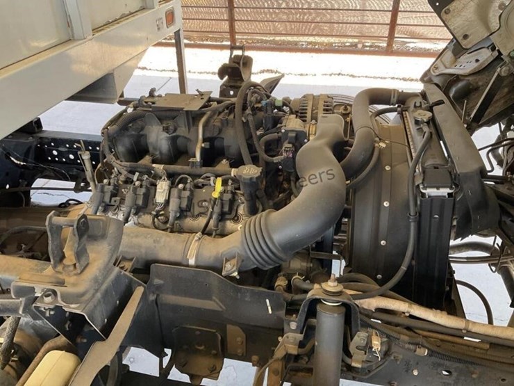 2006-isuzu-npr-image-15