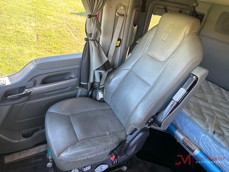 2017-kenworth-t880-image-34