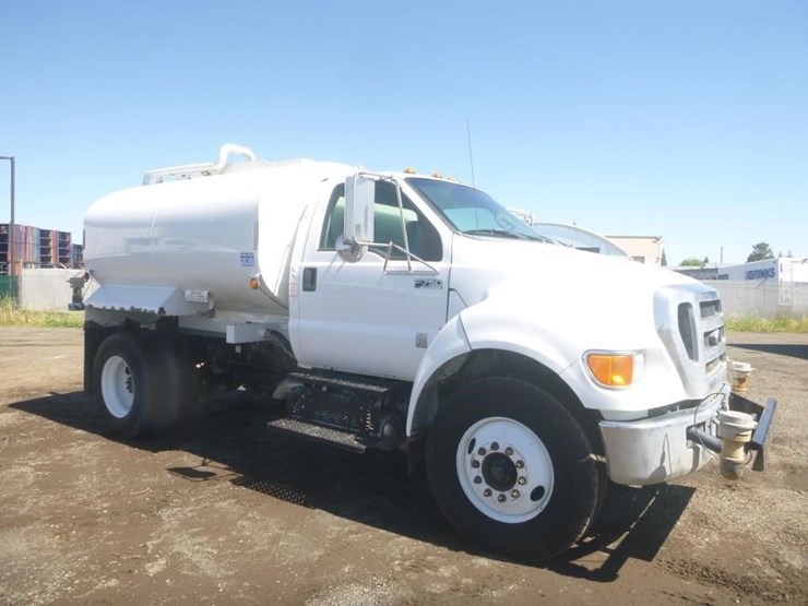 2015-ford-f750-image-2