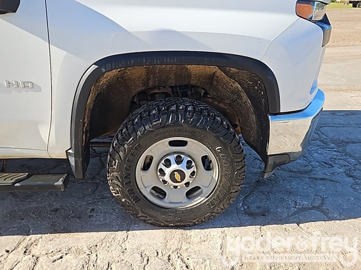 2022-chevrolet-2500hd-image-9